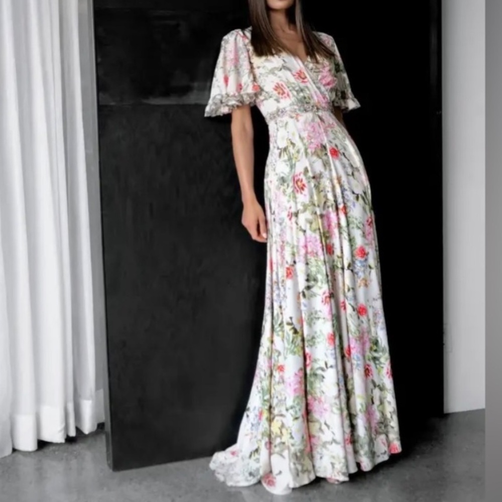 Mac Duggal NWT Floral Print V Neck Flutter Short Sleeve Gown 4 Beaded Waist